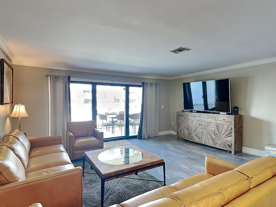 TV and multimedia, Balcony/Terrace, Living room, Seating area, furniture