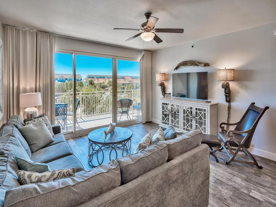 TV and multimedia, View (from property/room), Balcony/Terrace, Living room, Seating area, furniture