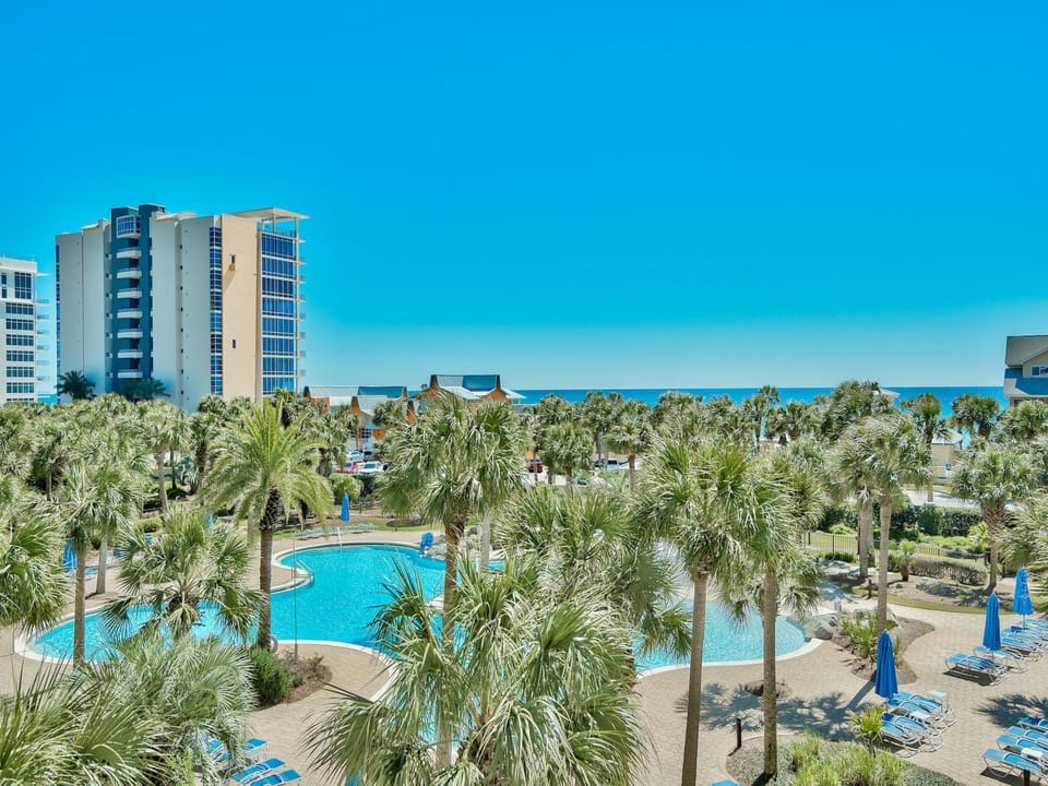 Property building, Garden, View (from property/room), Pool view, Sea view, Swimming pool