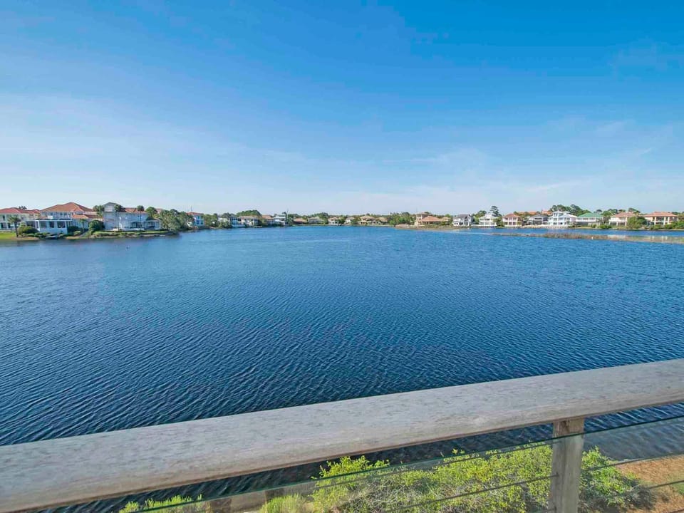 Neighbourhood, Lake view