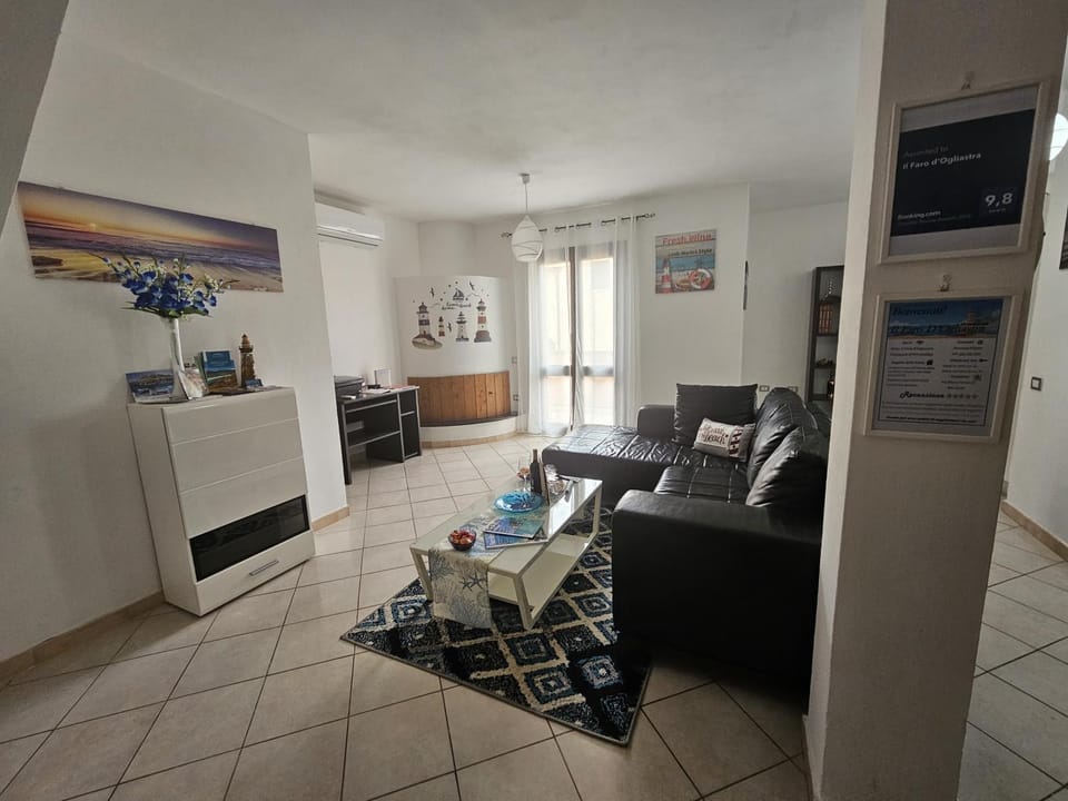 TV and multimedia, Living room, Seating area, Evening entertainment