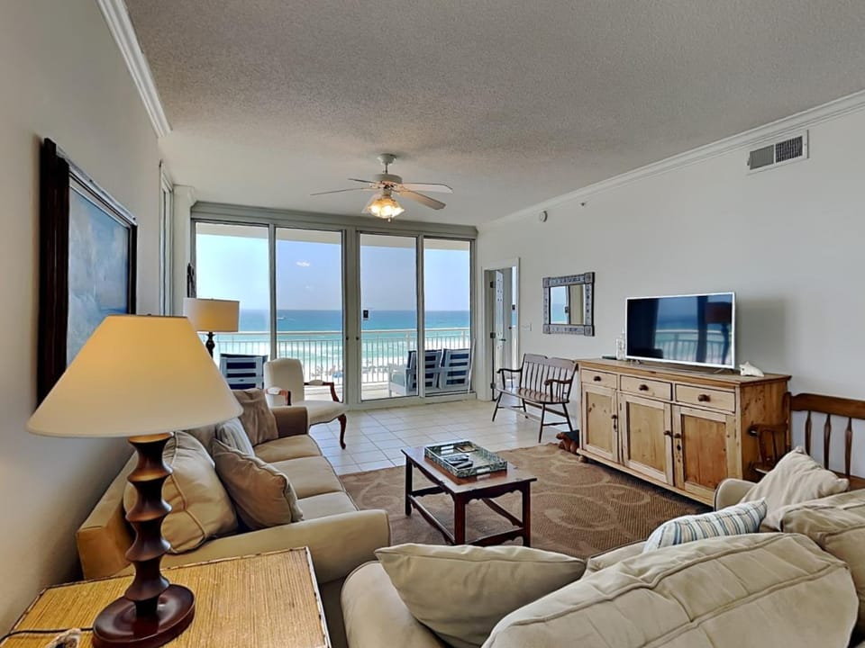 TV and multimedia, Balcony/Terrace, Living room, Seating area, Sea view, furniture