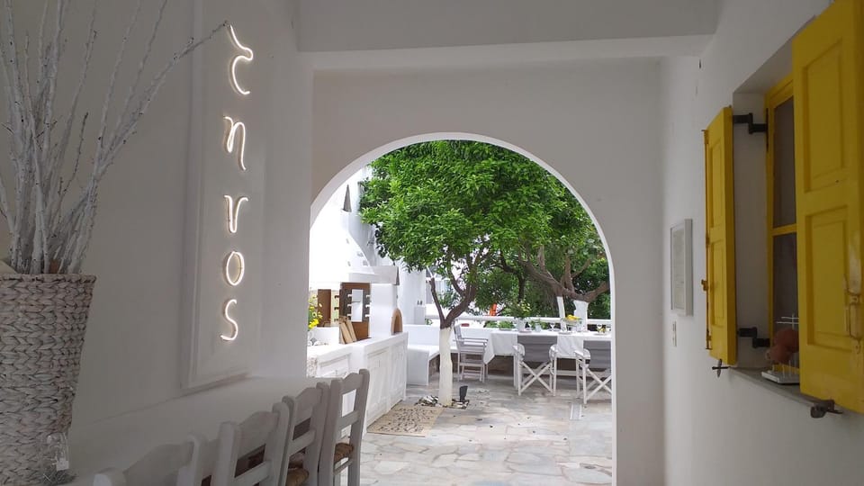Patio, Facade/entrance, Garden, Dining area, Garden view