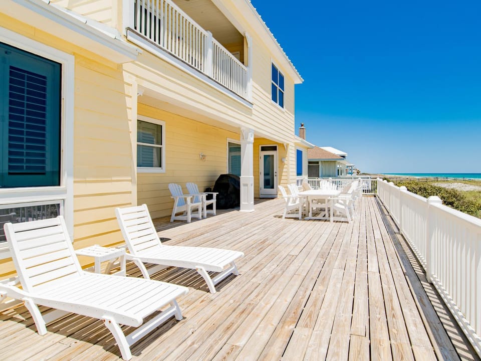 Property building, Patio, BBQ facilities, Balcony/Terrace, Beach, Sea view