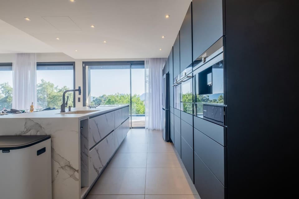 Architect-Designed House Heated Pool and Sea View Villa in Mandelieu-La Napoule