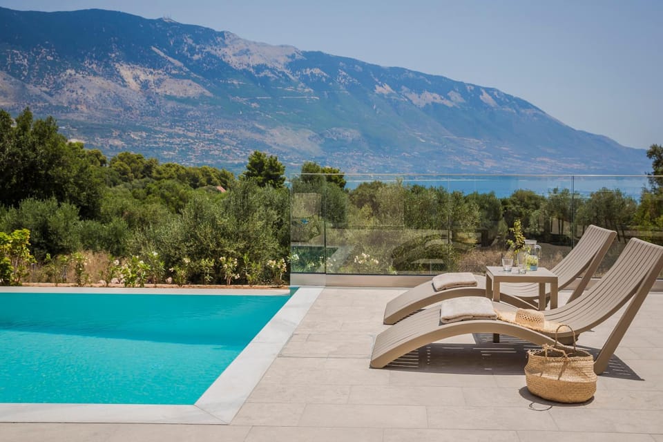 Mountain view, Pool view, Swimming pool