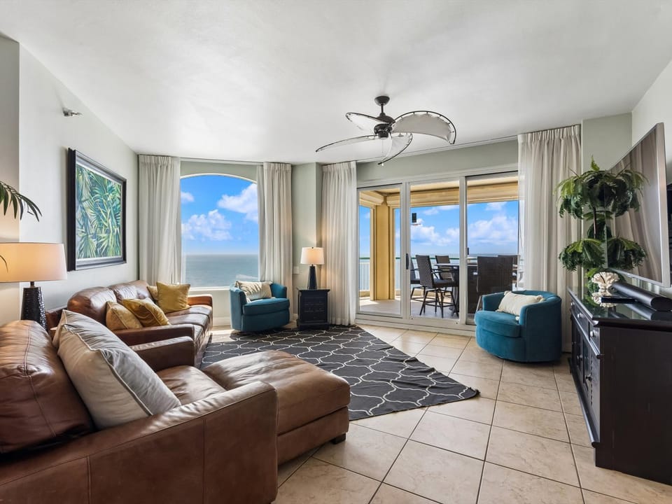 TV and multimedia, Balcony/Terrace, Living room, Seating area, Sea view, furniture