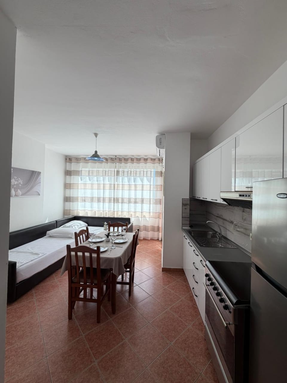 Bed, Kitchen or kitchenette, Living room, Seating area, Dining area, oven, stove