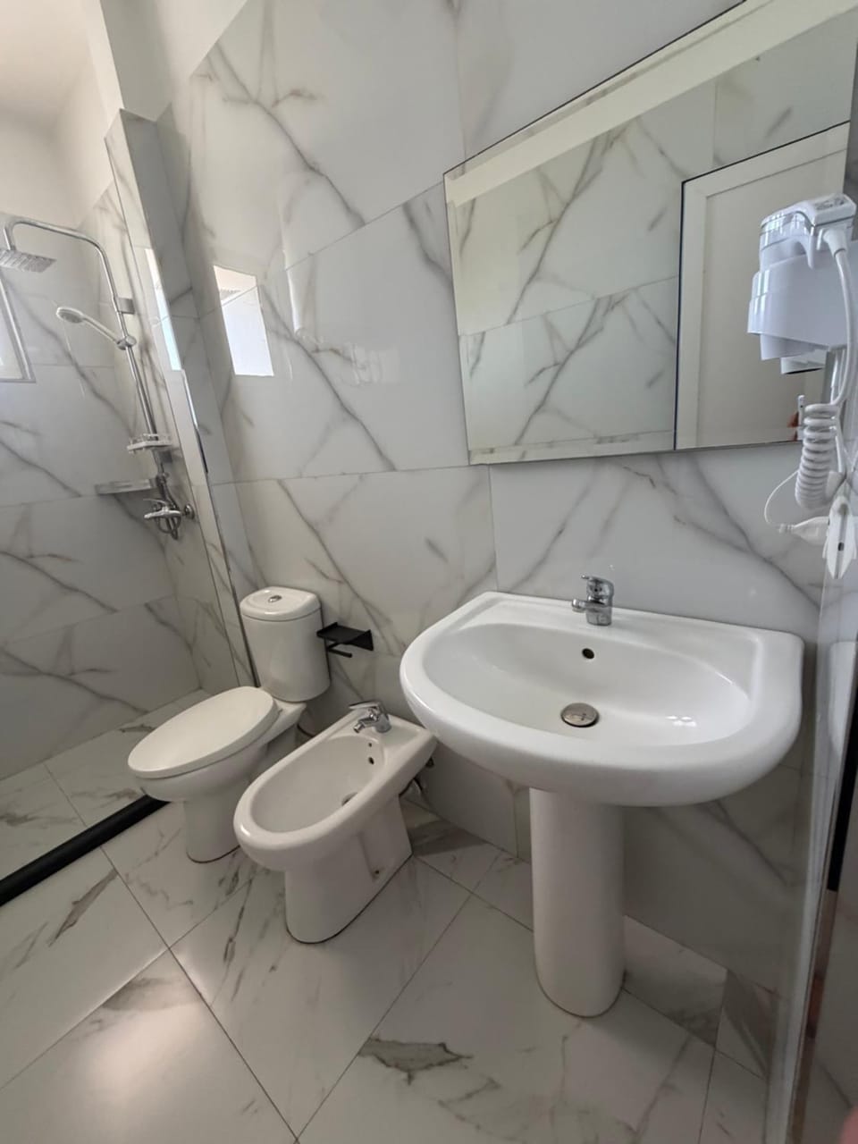 Shower, Toilet, Bathroom, Bath, bidet, towels