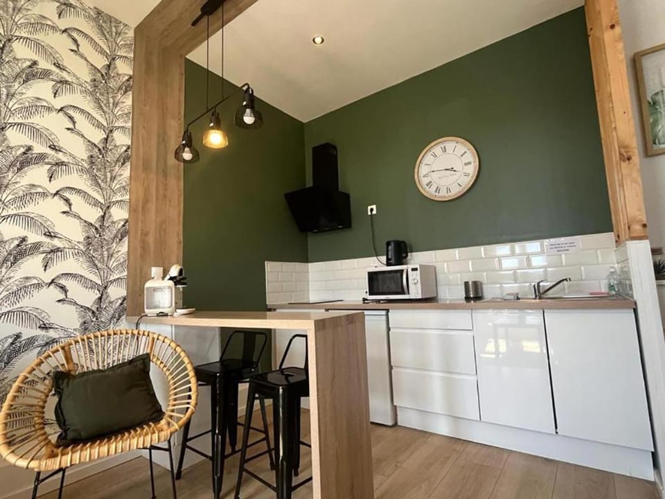 Kitchen or kitchenette, kitchen