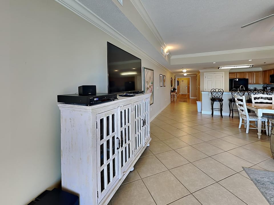 TV and multimedia, Living room, Dining area, furniture