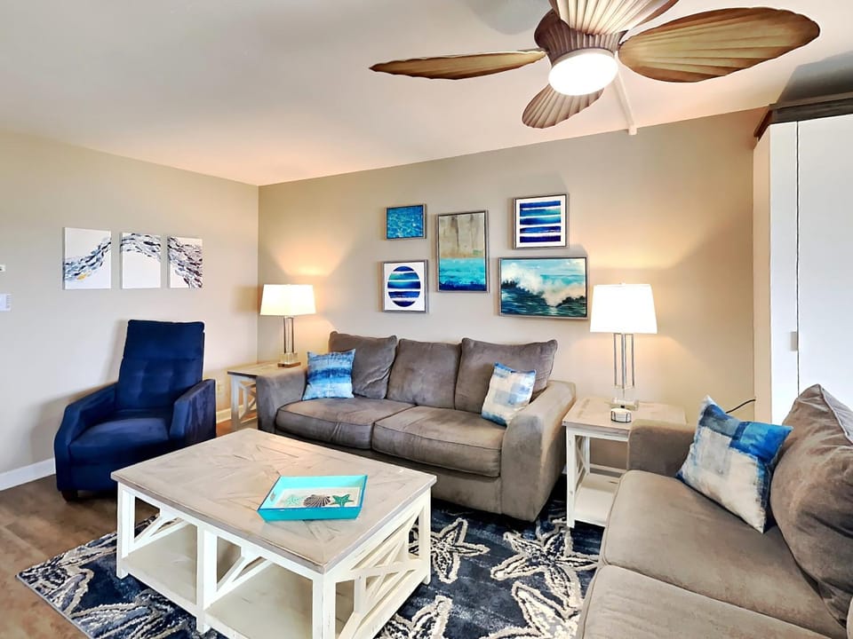 Living room, Seating area, furniture