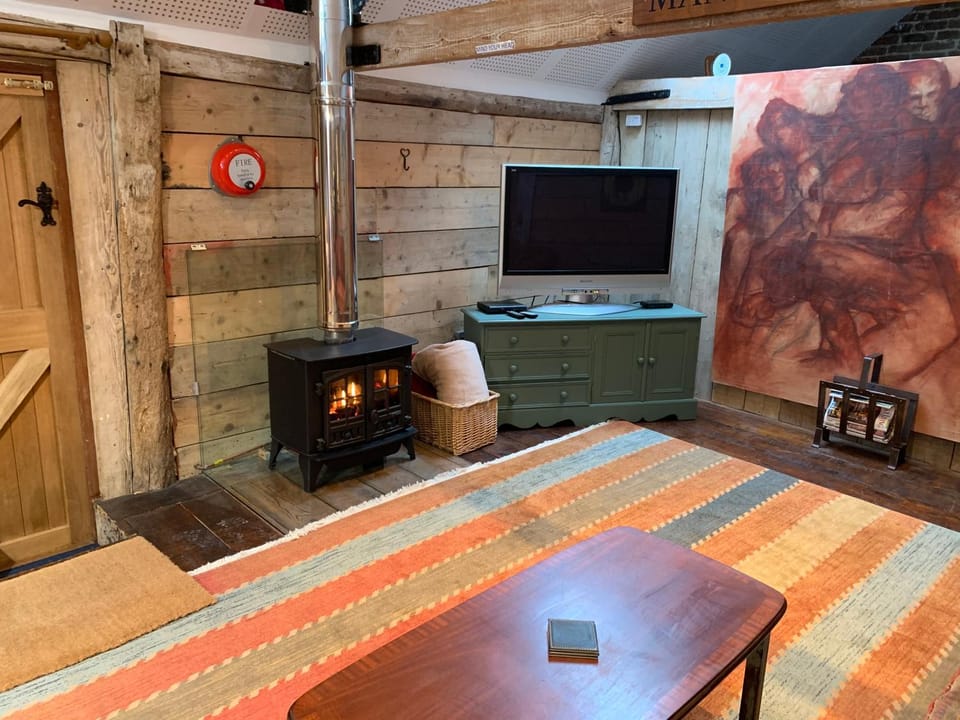 Quirky Barn Conversion Crowhurst Battle Apartment in Hastings