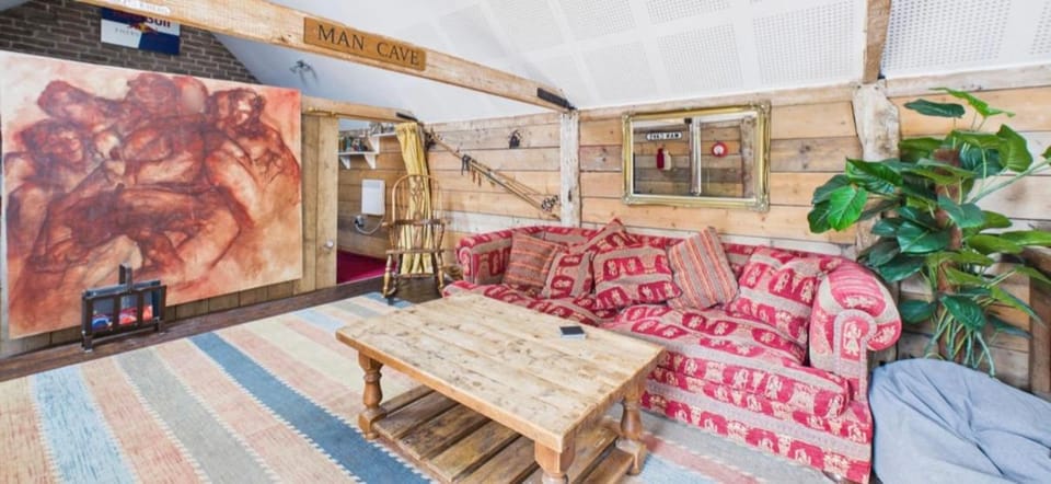 Quirky Barn Conversion Crowhurst Battle Apartment in Hastings