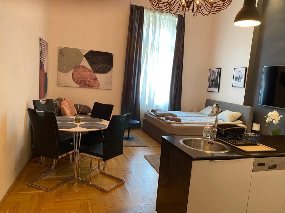 Stylish Apartment by the Vígszínház Theater Apartment in Budapest