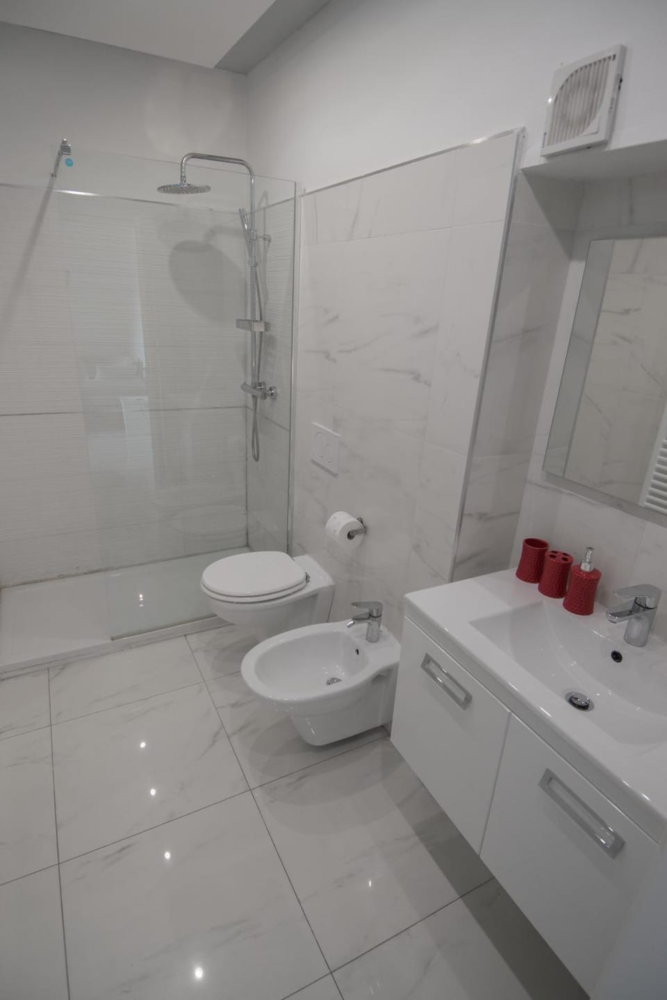 Shower, Toilet, Bathroom, bidet, towels