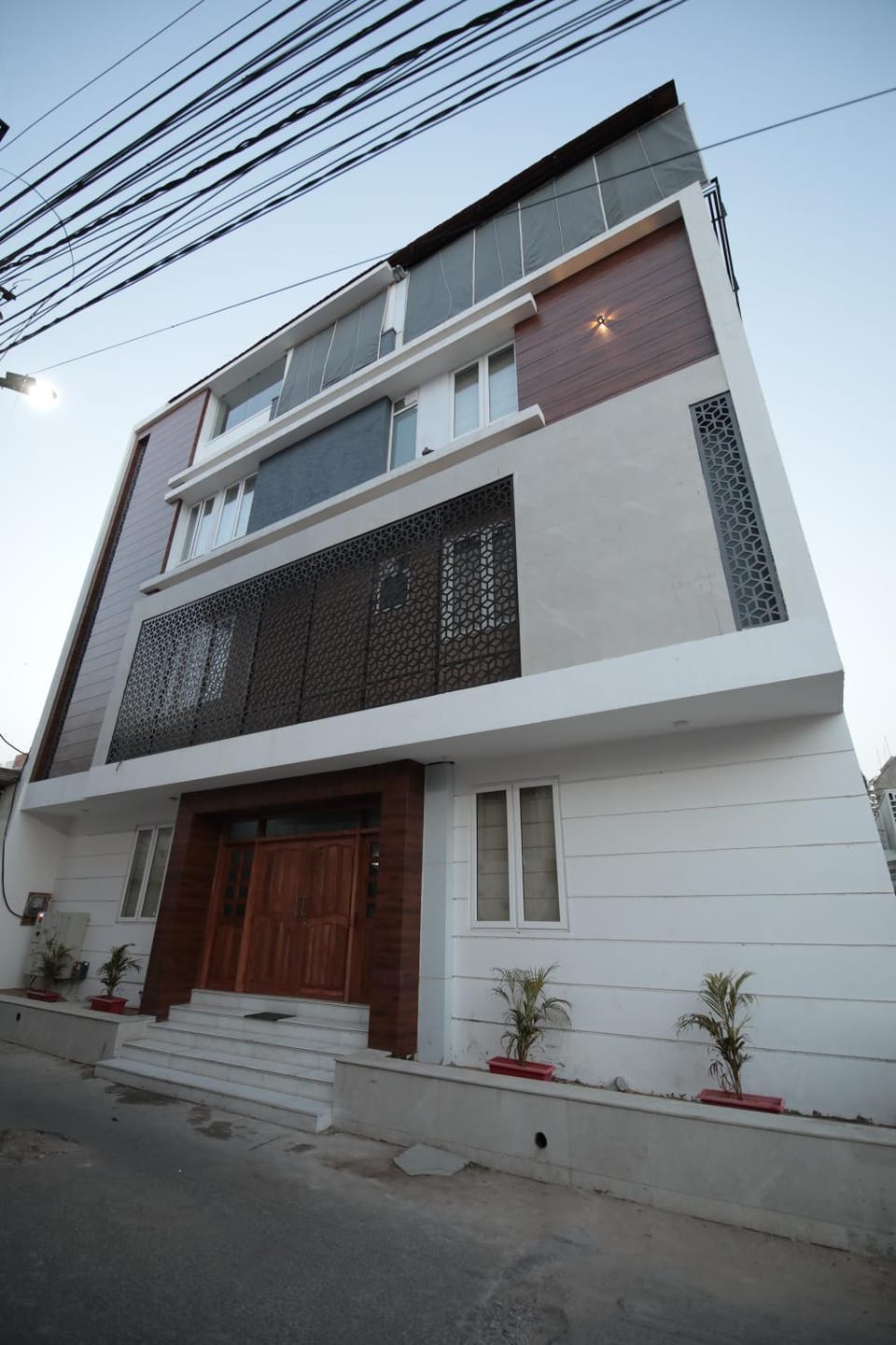 Facade/entrance
