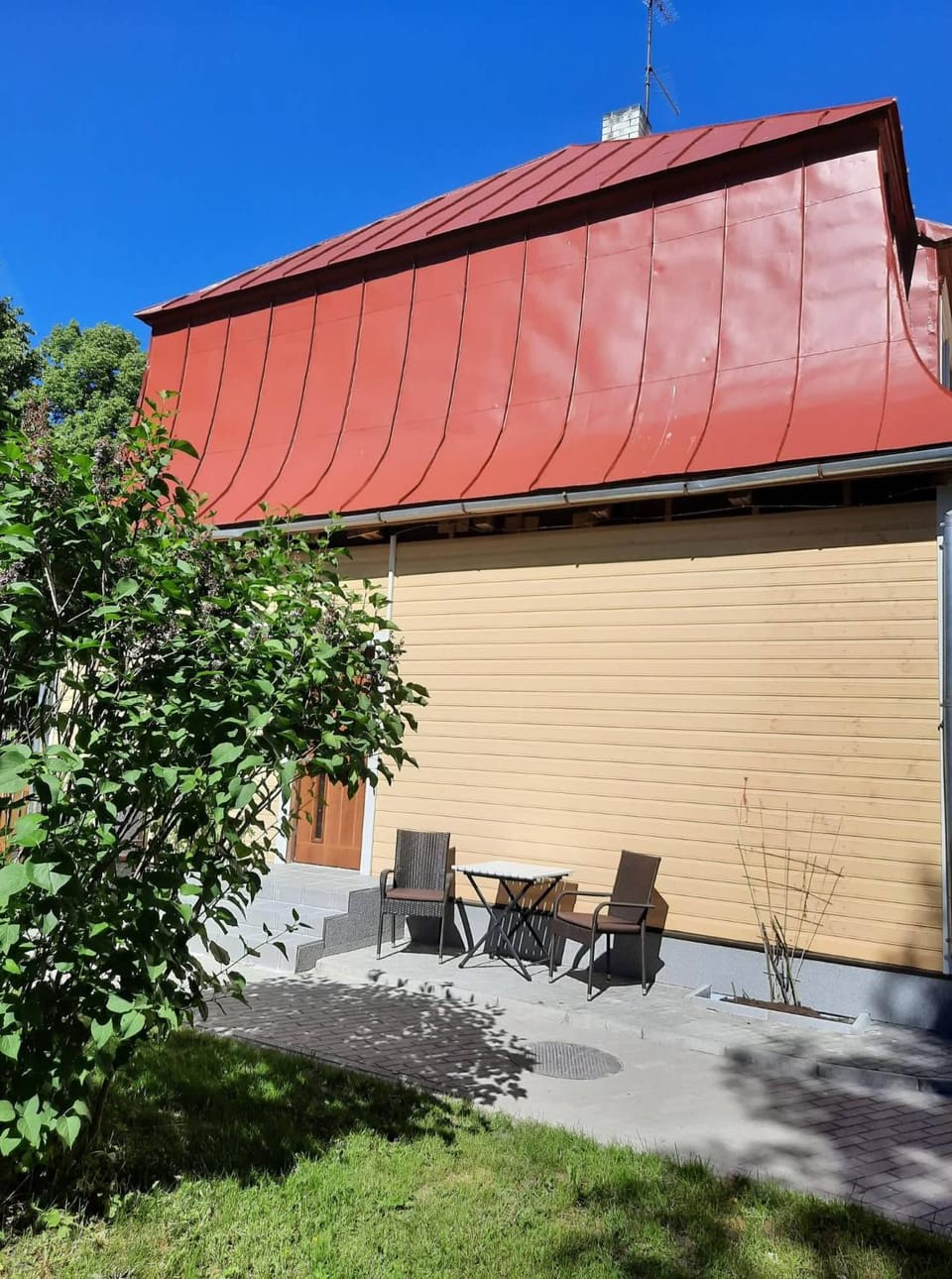 Facade/entrance