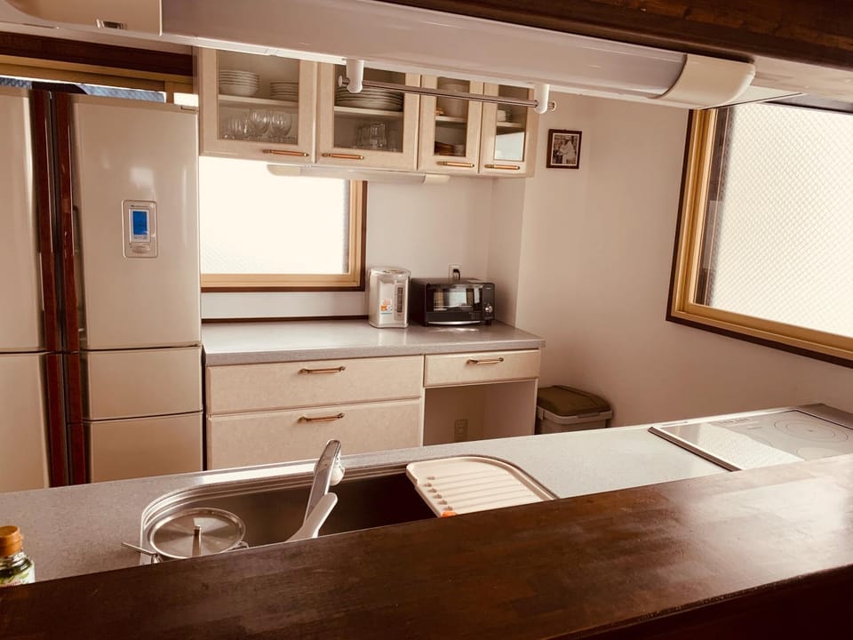 Kitchen or kitchenette, pet friendly, stove