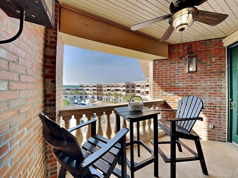 Neighbourhood, Balcony/Terrace, Seating area, furniture