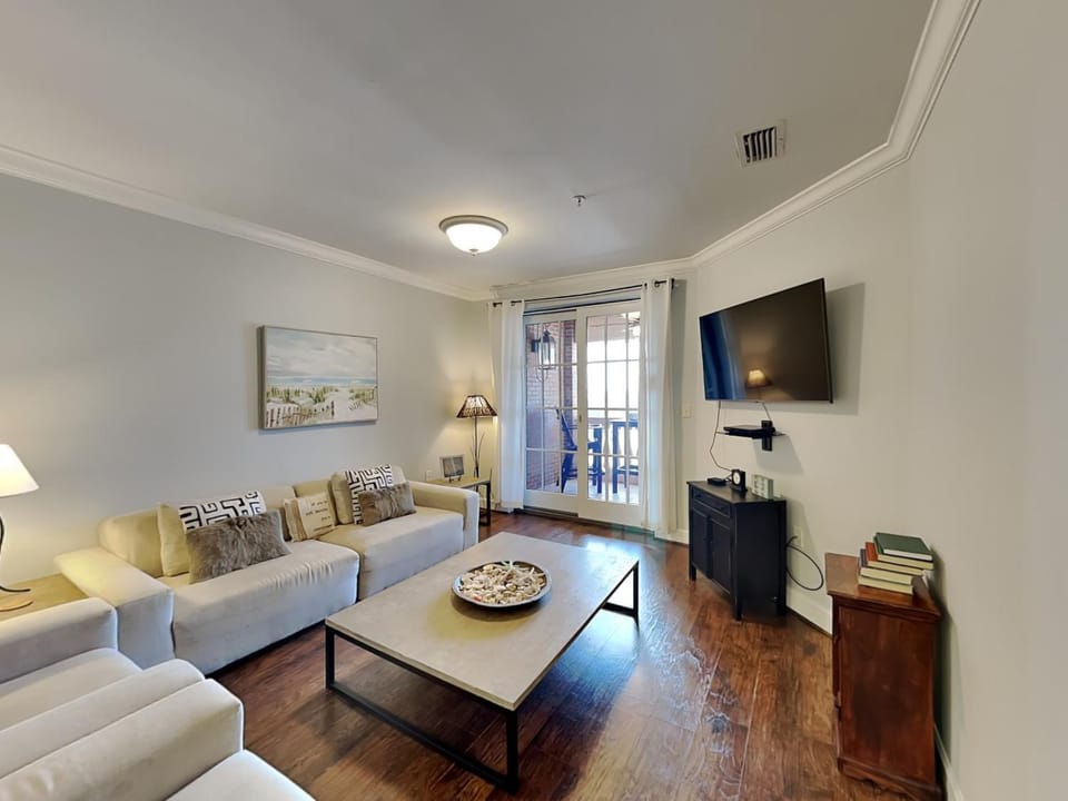 TV and multimedia, Balcony/Terrace, Living room, Seating area, furniture