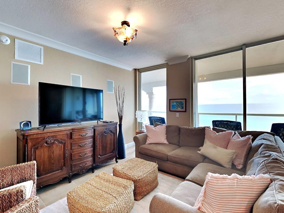 TV and multimedia, Balcony/Terrace, Living room, Seating area, Sea view, furniture