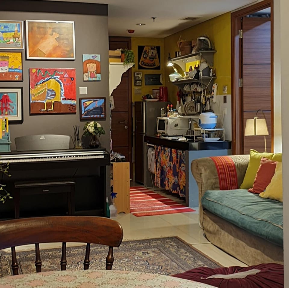 Seating area, kitchen