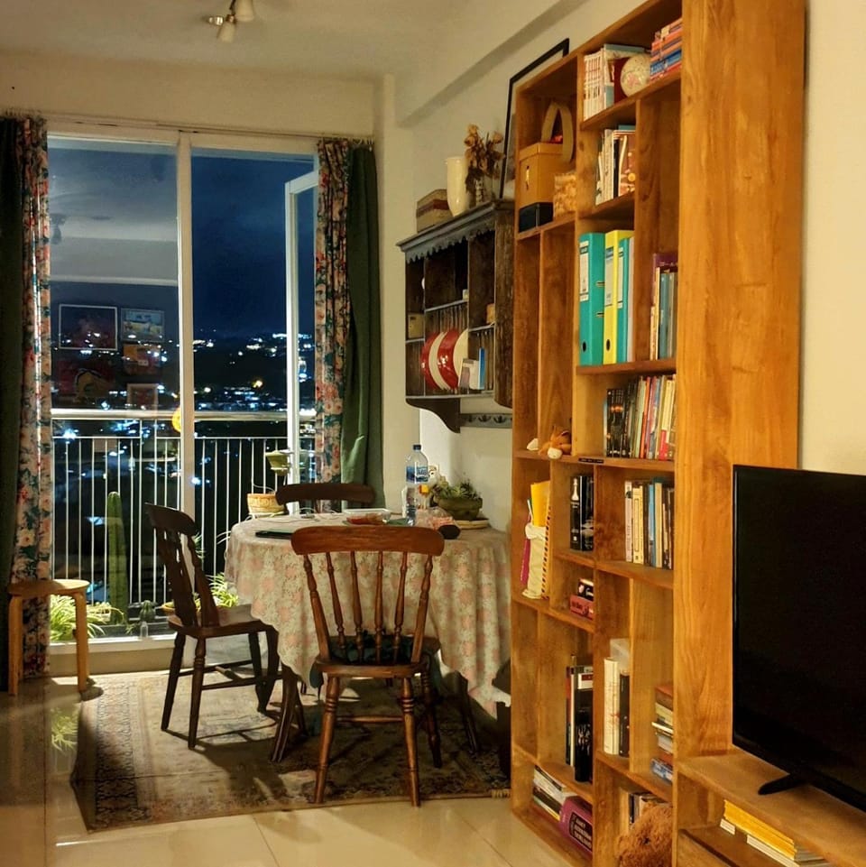 Library, Dining area