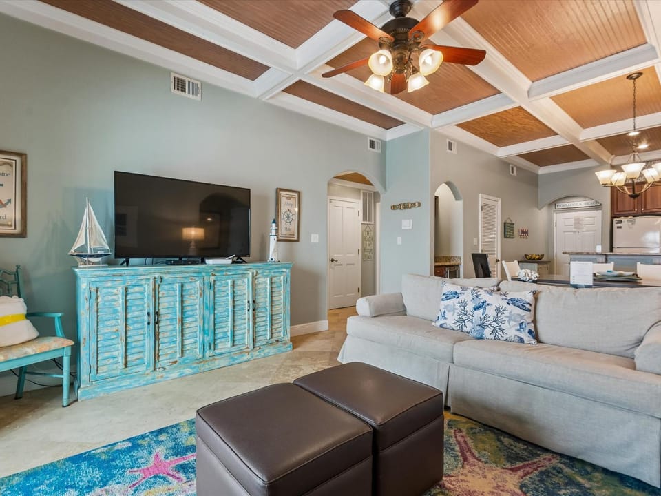 TV and multimedia, Living room, Seating area, Dining area, furniture, air conditioner