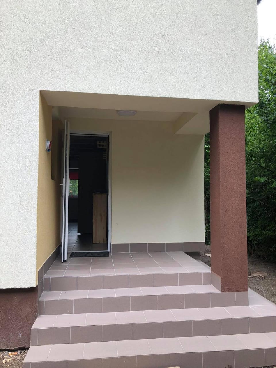 Facade/entrance