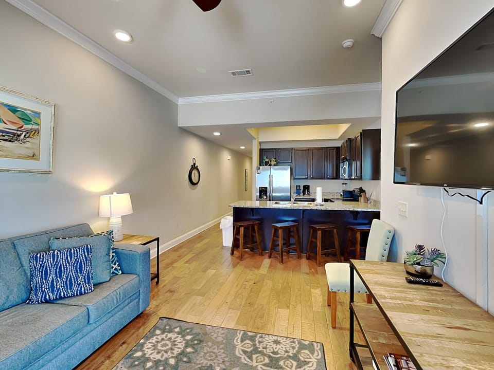 TV and multimedia, Kitchen or kitchenette, Living room, Seating area, Dining area, furniture, microwave, oven