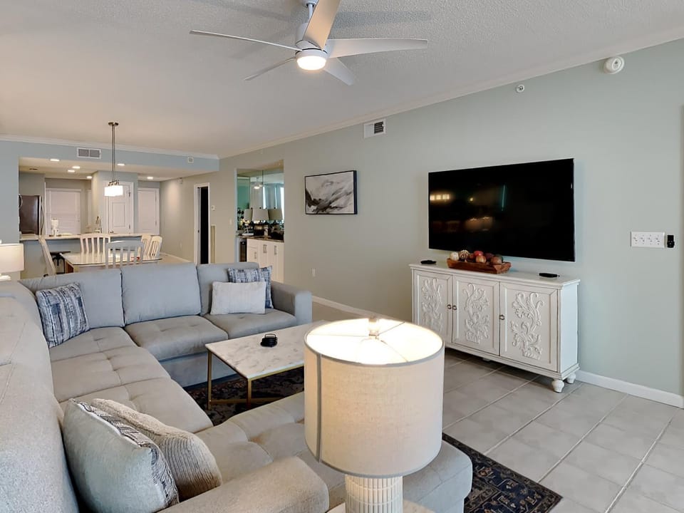 TV and multimedia, Living room, Seating area, Dining area, furniture, air conditioner