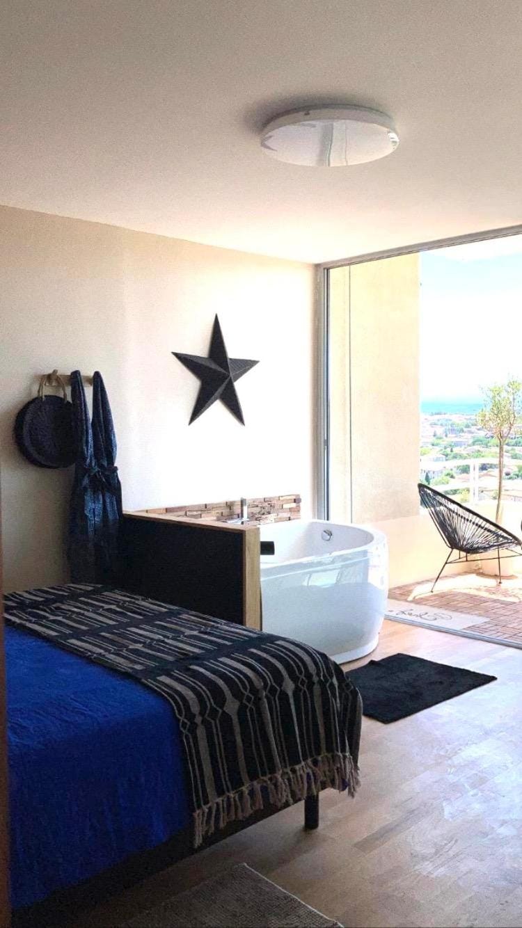 Bed, Hot Tub, Photo of the whole room