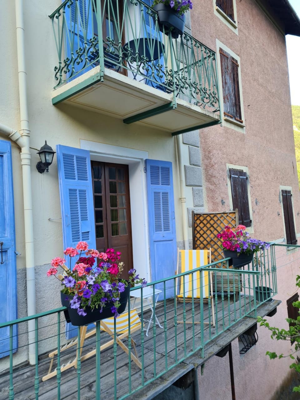 Property building, Patio, Balcony/Terrace