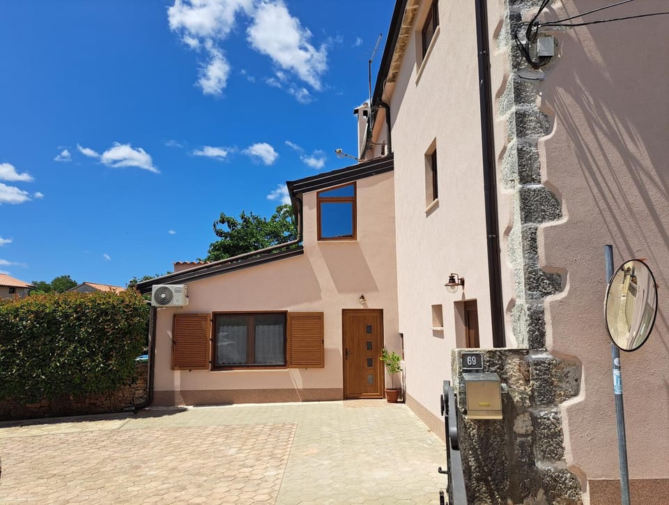 Casa Mirelia - Holiday home for two with garden and whirlpool House in Istria County