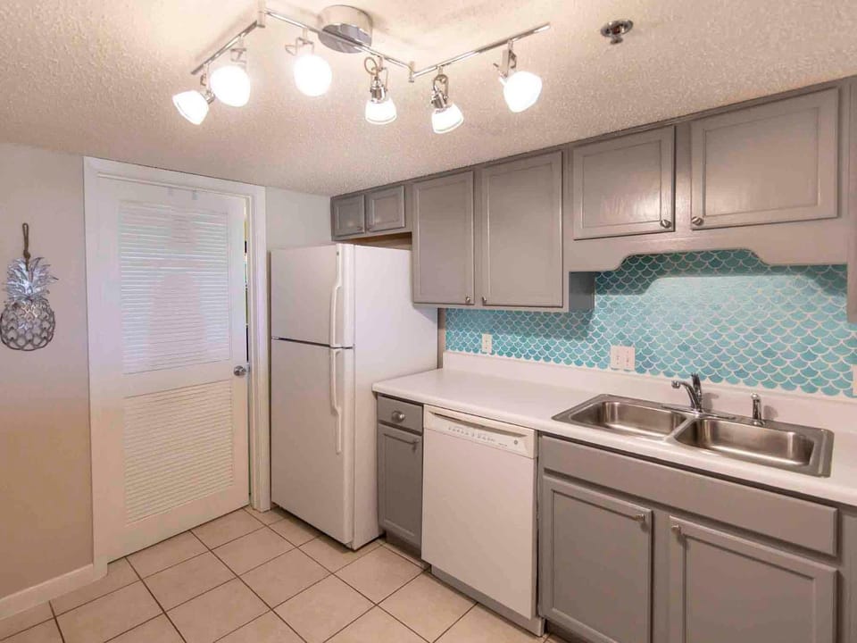 Kitchen or kitchenette, dishwasher, kitchen