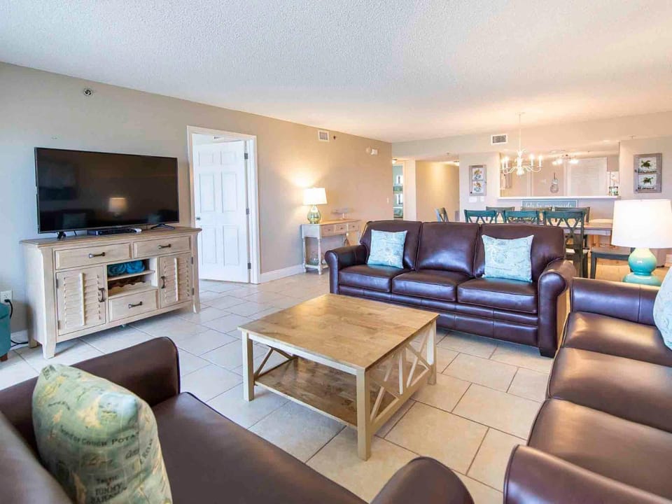 TV and multimedia, Living room, Seating area, Dining area, furniture