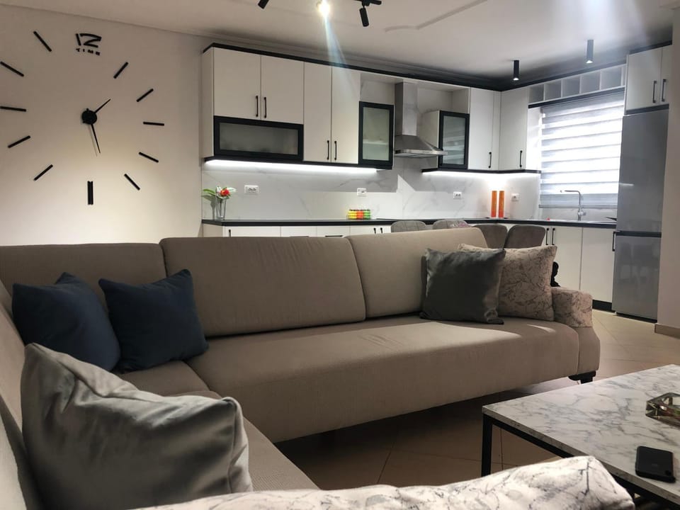 Kitchen or kitchenette, Living room, Seating area, Dining area
