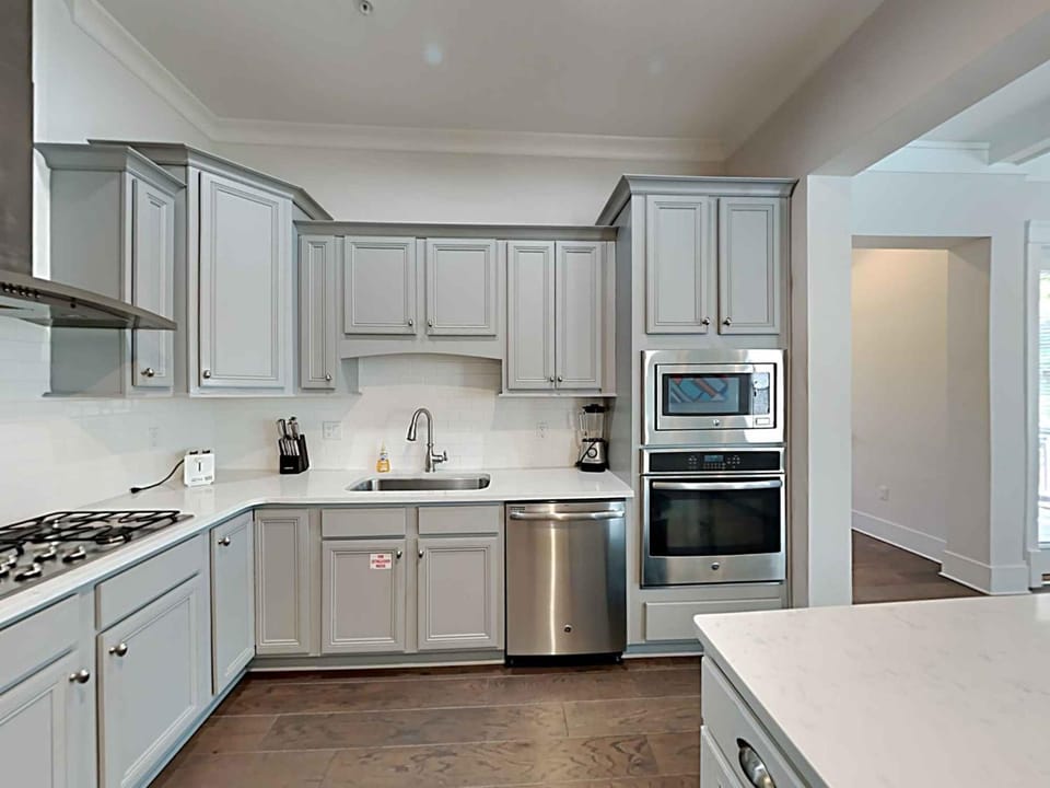 Kitchen or kitchenette, microwave, oven, stove