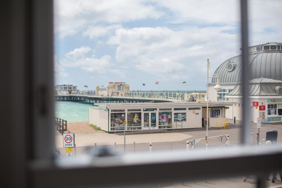 Lovely 3-Bedroom Apartment with Stunning Sea Views Apartment in Worthing