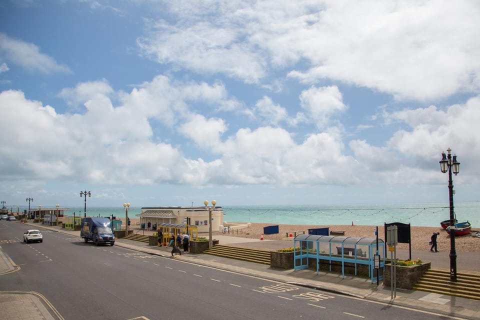 Lovely 3-Bedroom Apartment with Stunning Sea Views Apartment in Worthing