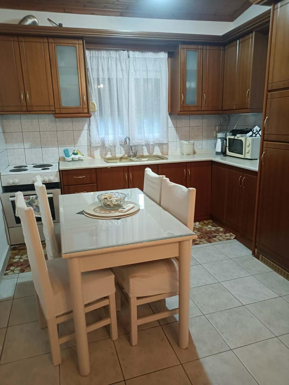 Dining area, pet friendly