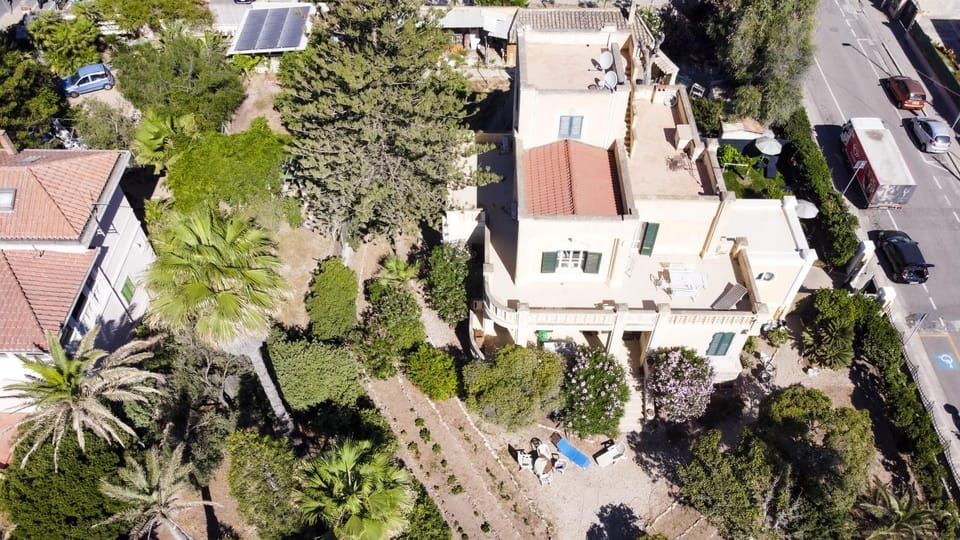 Villino Vanzetti 1930 Bed and Breakfast in Cagliari