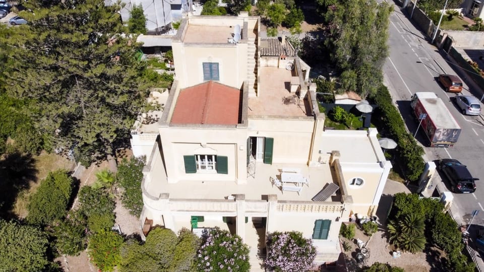 Villino Vanzetti 1930 Bed and Breakfast in Cagliari