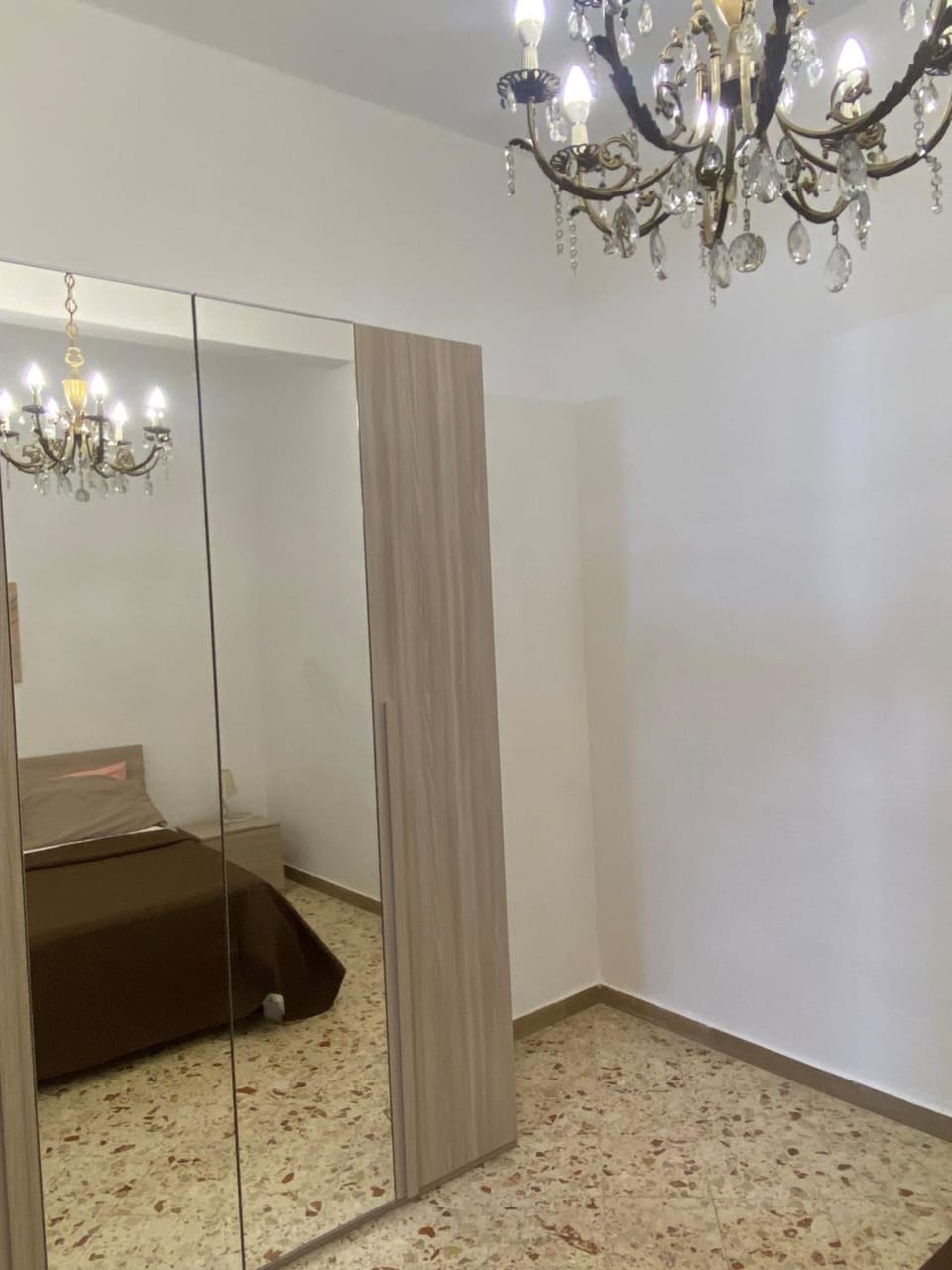 Photo of the whole room, Bedroom, wardrobe
