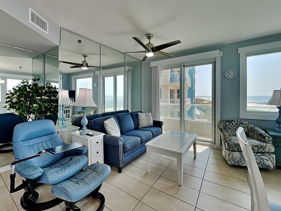Balcony/Terrace, Living room, Seating area, Sea view, furniture
