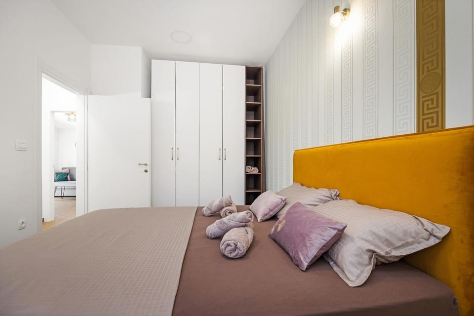 Bed, Bedroom, towels, wardrobe