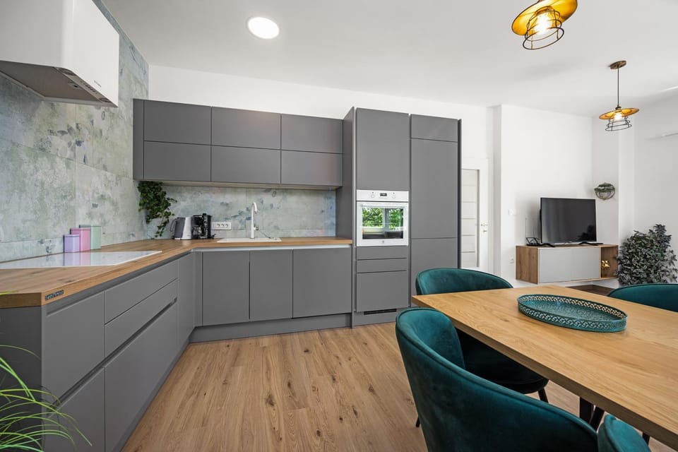 Coffee/tea facilities, Kitchen or kitchenette, Dining area, minibar, pet friendly, stove