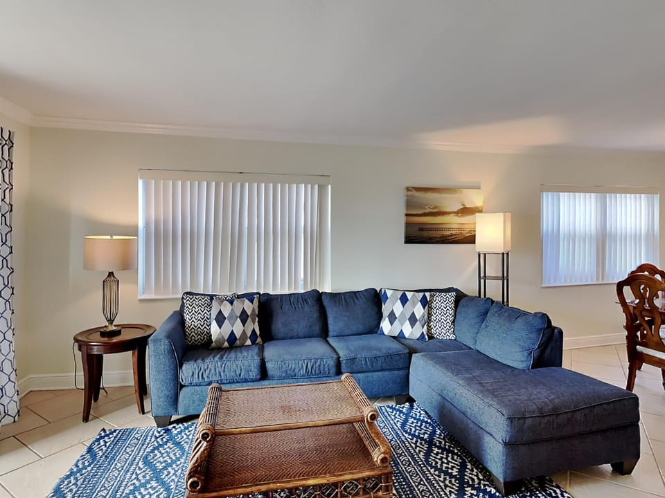 Living room, Seating area, furniture