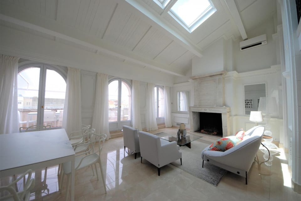 Communal lounge/ TV room, Living room